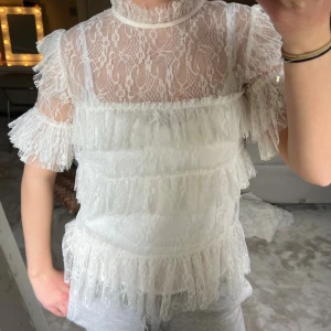 By malina tröja  - By malina tröja. Använd 1 gång så bra skick. Stolek Xs. Köpt för ca 1800!  