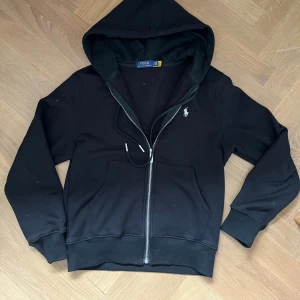 Ralph lauren - Strl S. Bara om skriva om du har frågor.