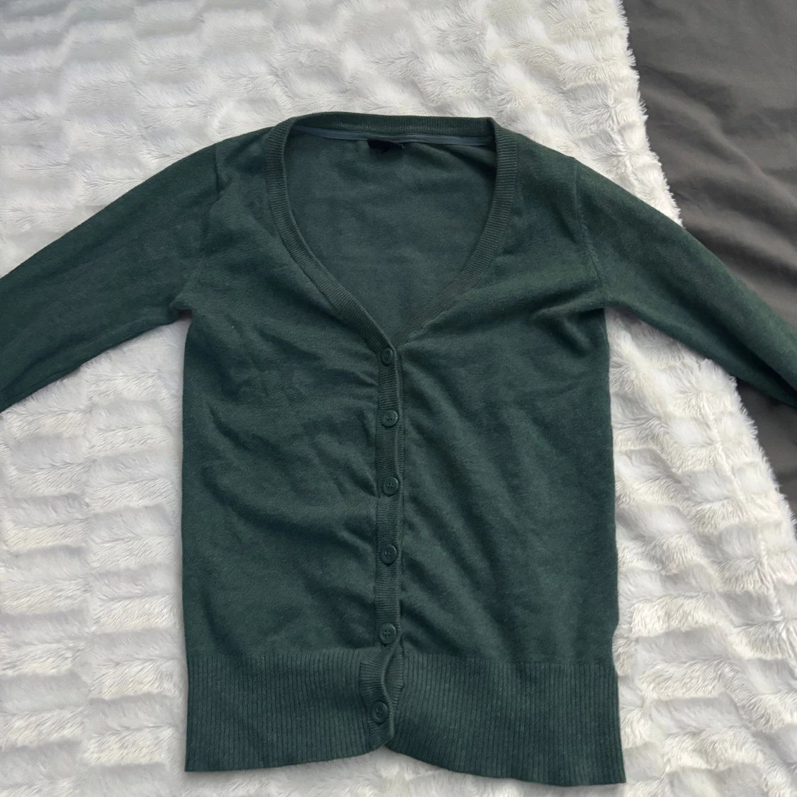 Grön kofta med v-ringning - 3