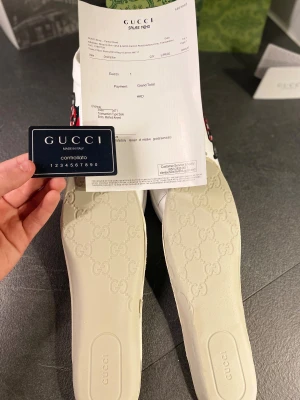 Gucci Ace snake - Hej jag säljer dessa Gucci ace snake för ett grymt pris! |Skick 9/10|Vårat pris 2299|Nypris 9000| De är äkta finns bevis,tex sulan| Mvh Emil     (bilderna blev ass)