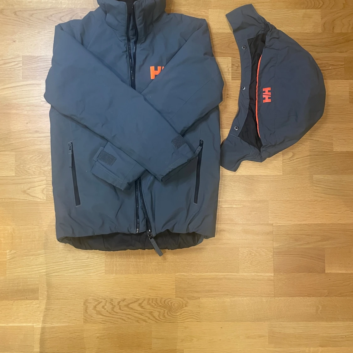 Skidjacka från Helly Hansen i storlek 140 - 2