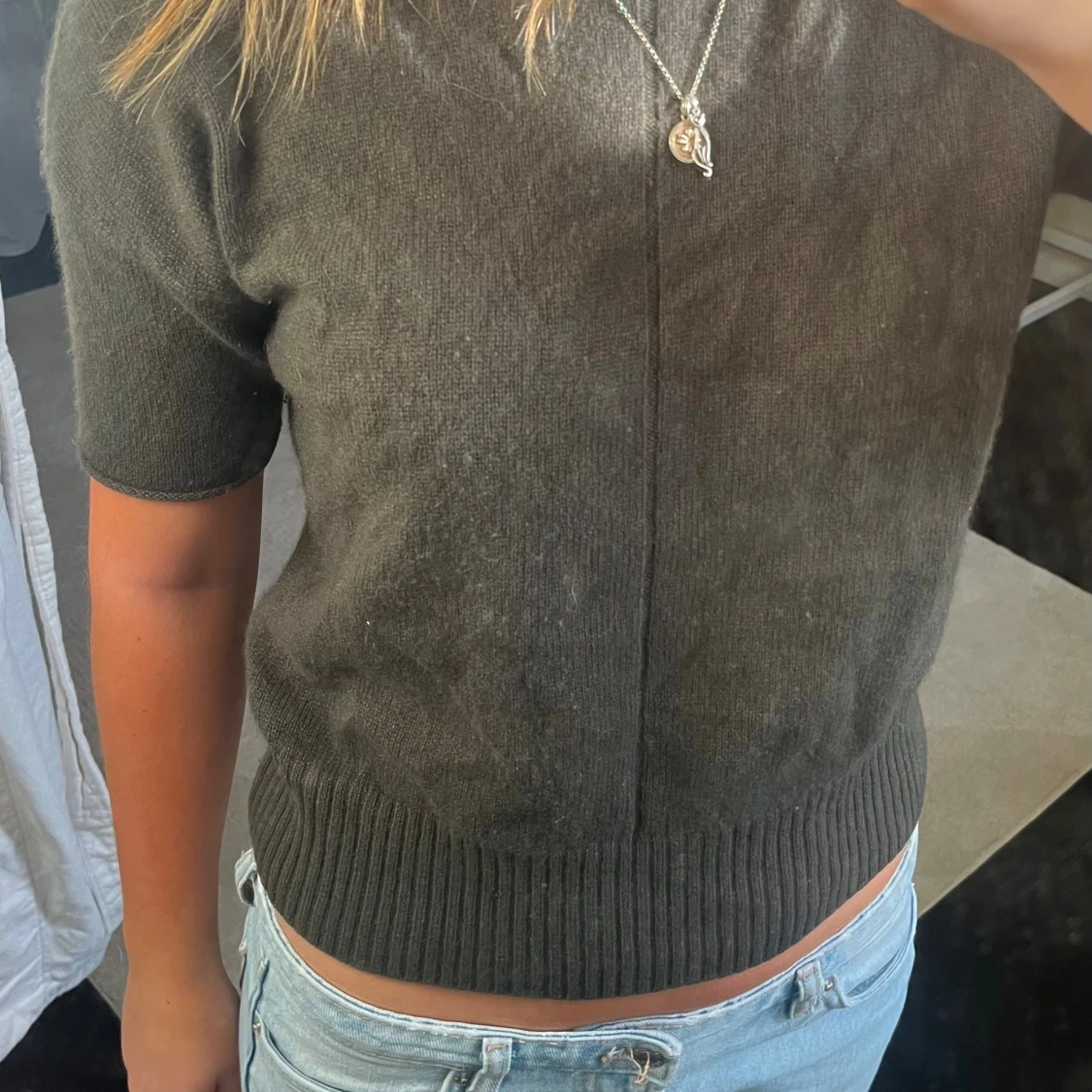 Skogsgrön stickad tröja - 1