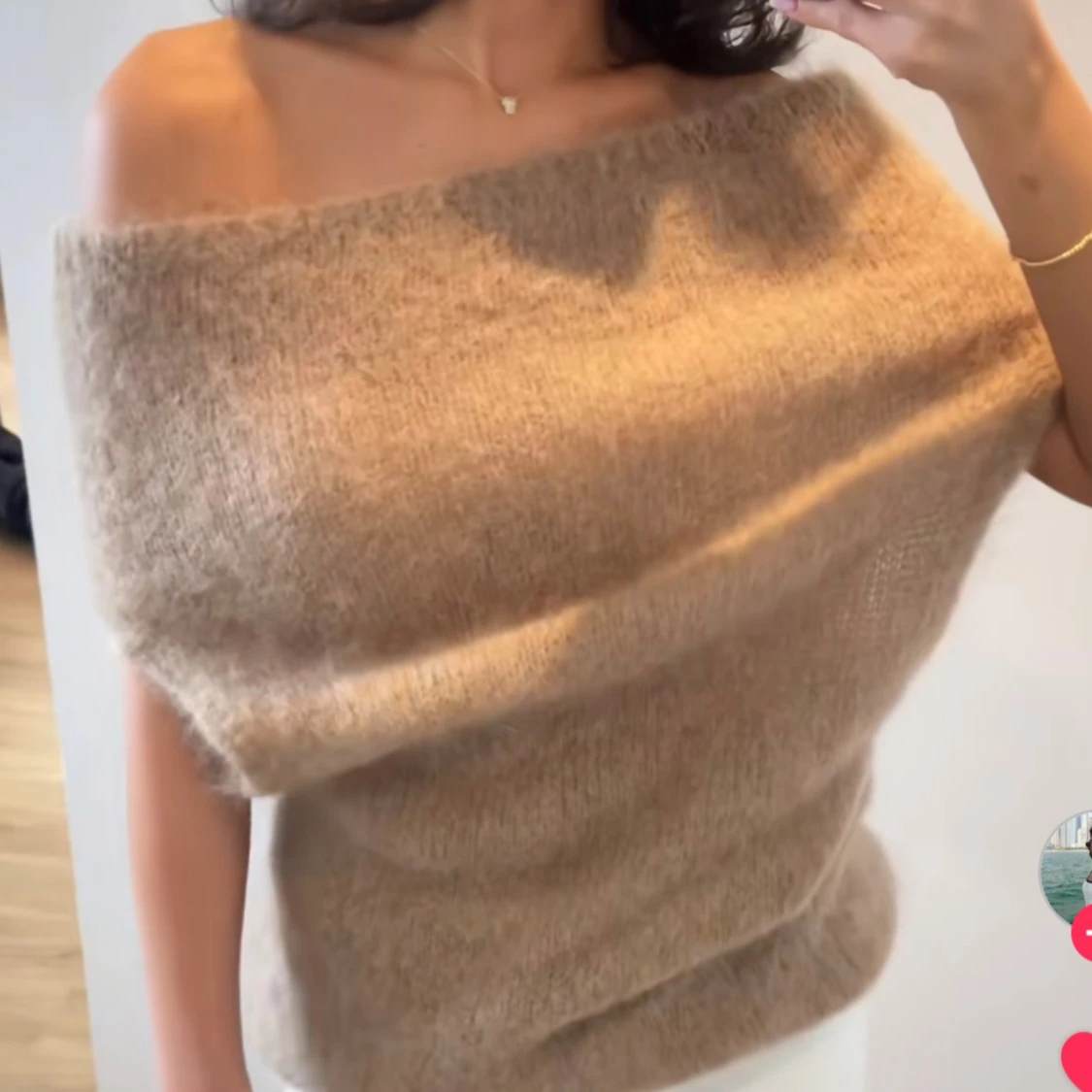 Beige stickad offshoulder topp - 1