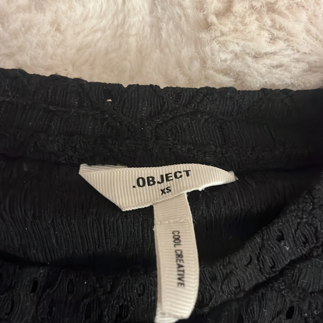 Svart blus med puffärm från Object - 2