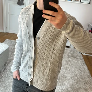 Tigger of Sweden Cardigan  - Cardigan | Mycket bra skick | Size - M |  Pris 399 | Hör av dig vid minsta fråga eller fundering📩