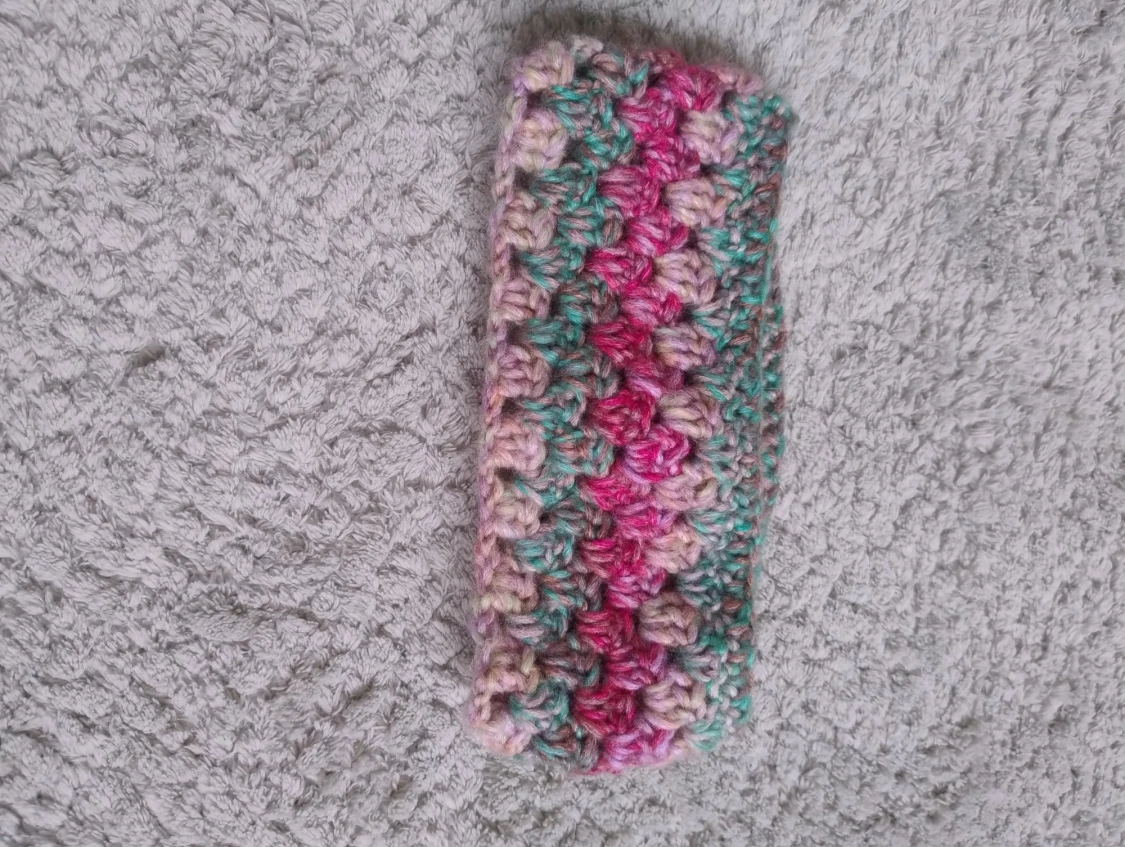 Handgjort virkat pannband