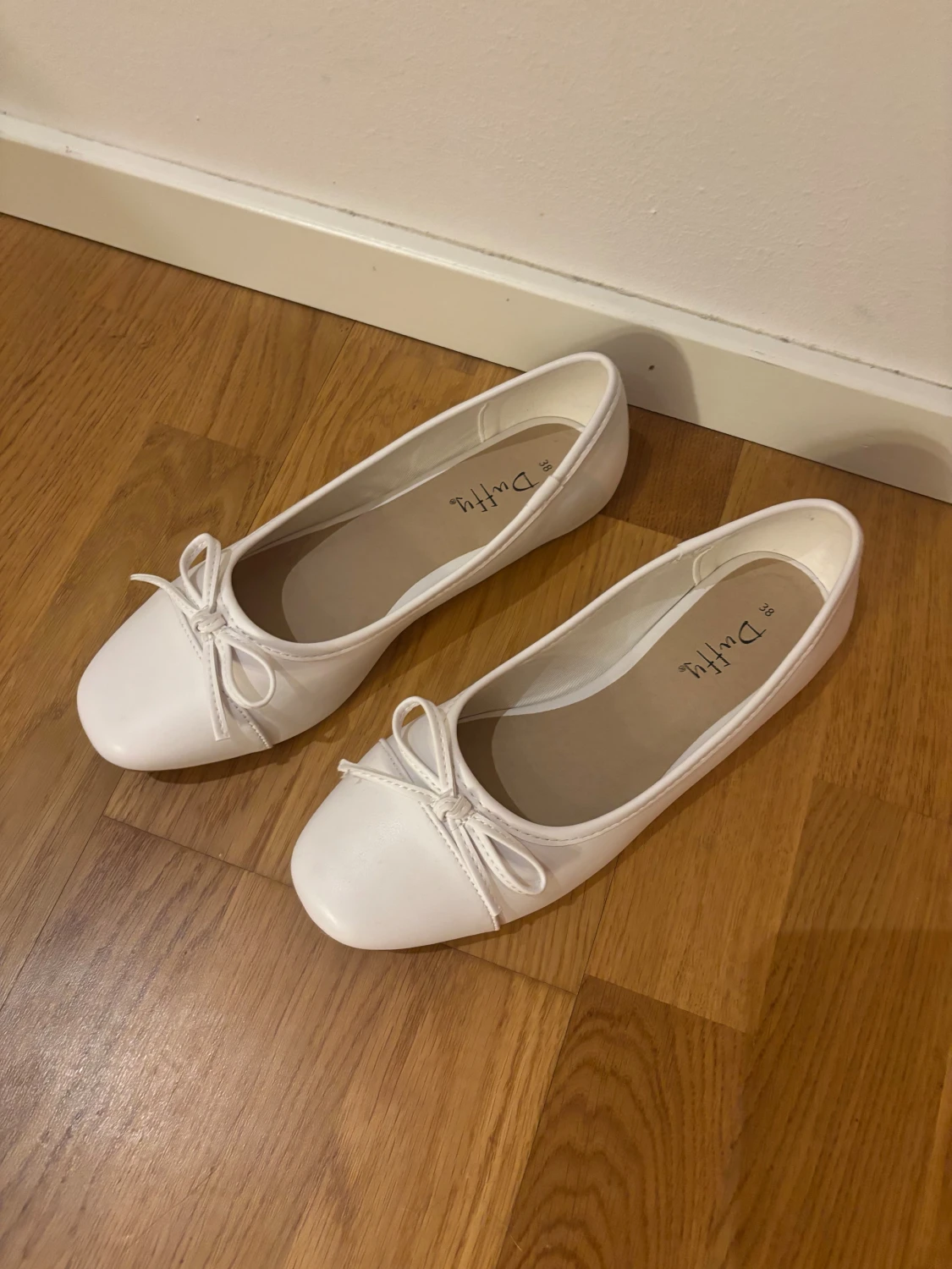 Helt nya vita ballerinaskor, Duffy - 1