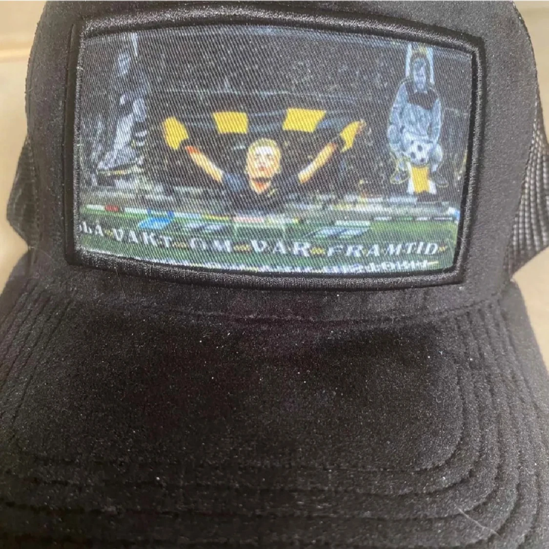 Svart meshkeps med AIK-tryck - 4