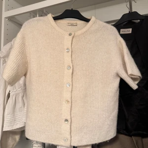 Stickad kofta - Kofta Gina 