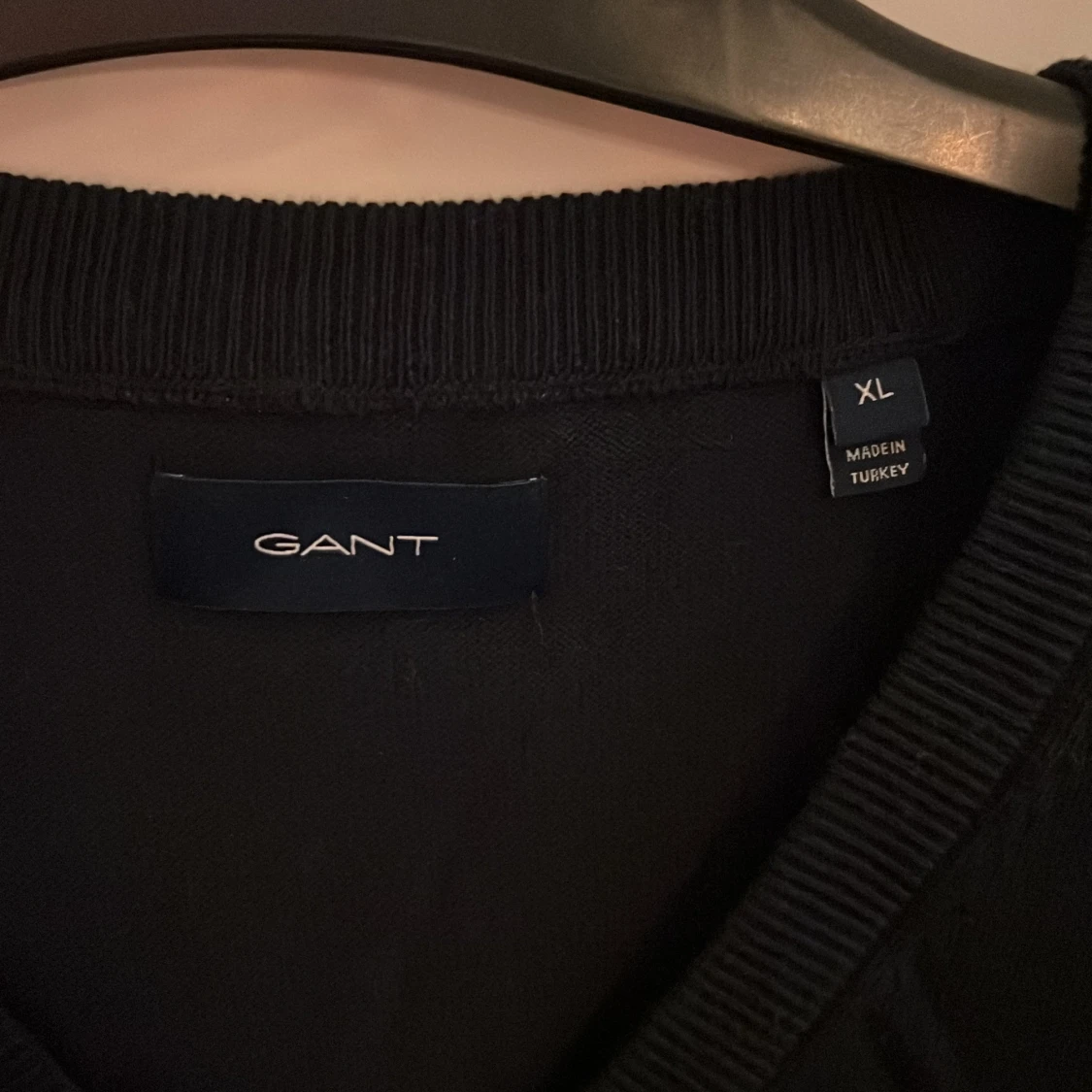 Svart v-ringad tröja från GANT XL - 1