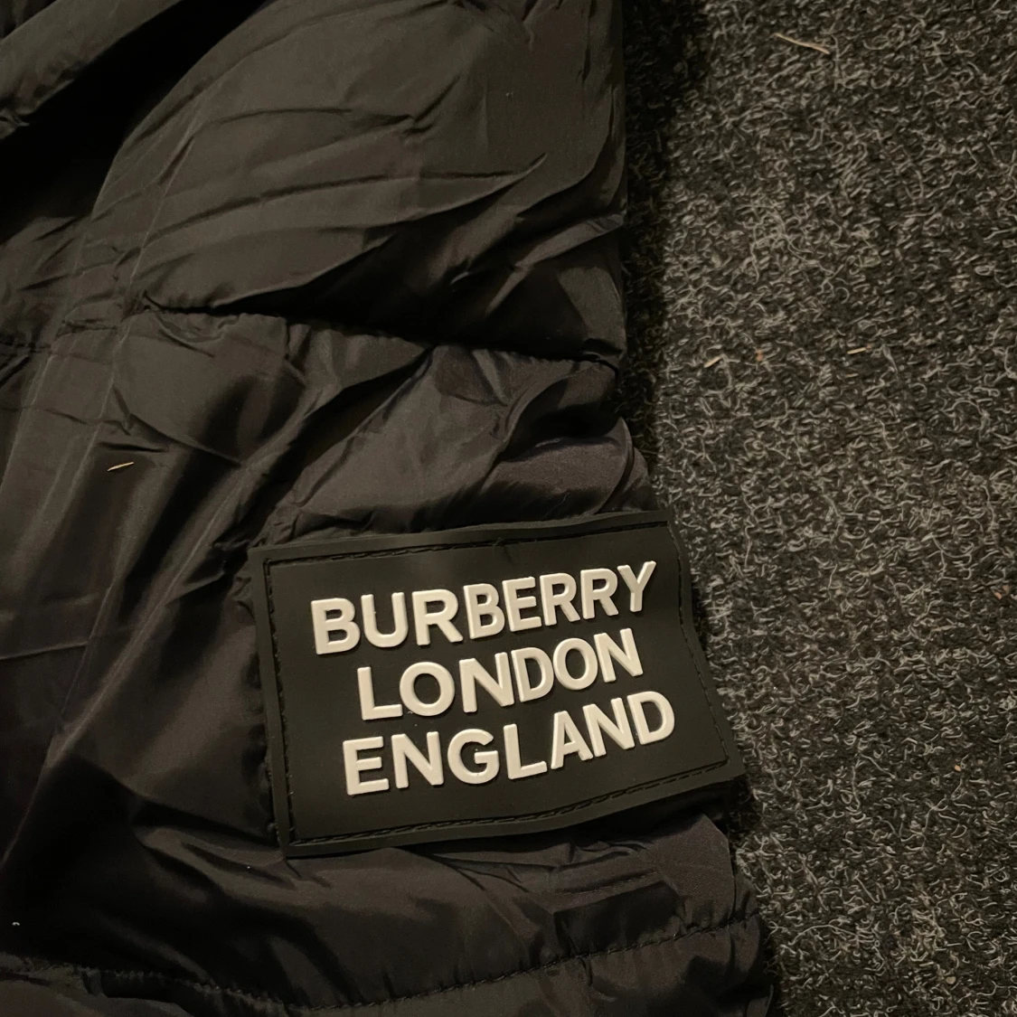 Svart dunväst Burberry jacka med huva - 4