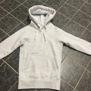 Russemerch hoodie - Ljusgrå hoodie från Russemerch i storlek XS! Knappt använd och riktigt skön