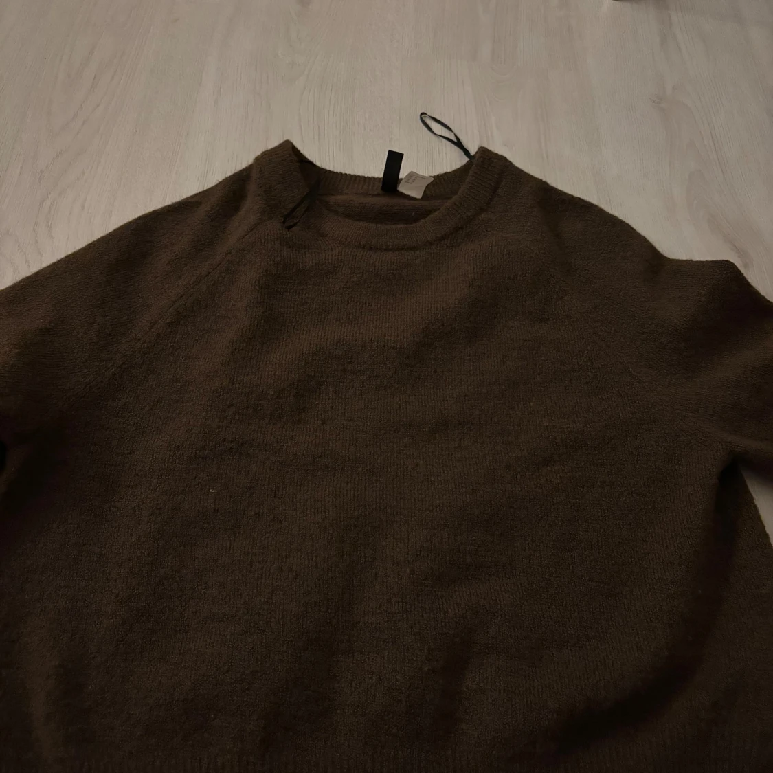 Brun stickad tröja i storlek M