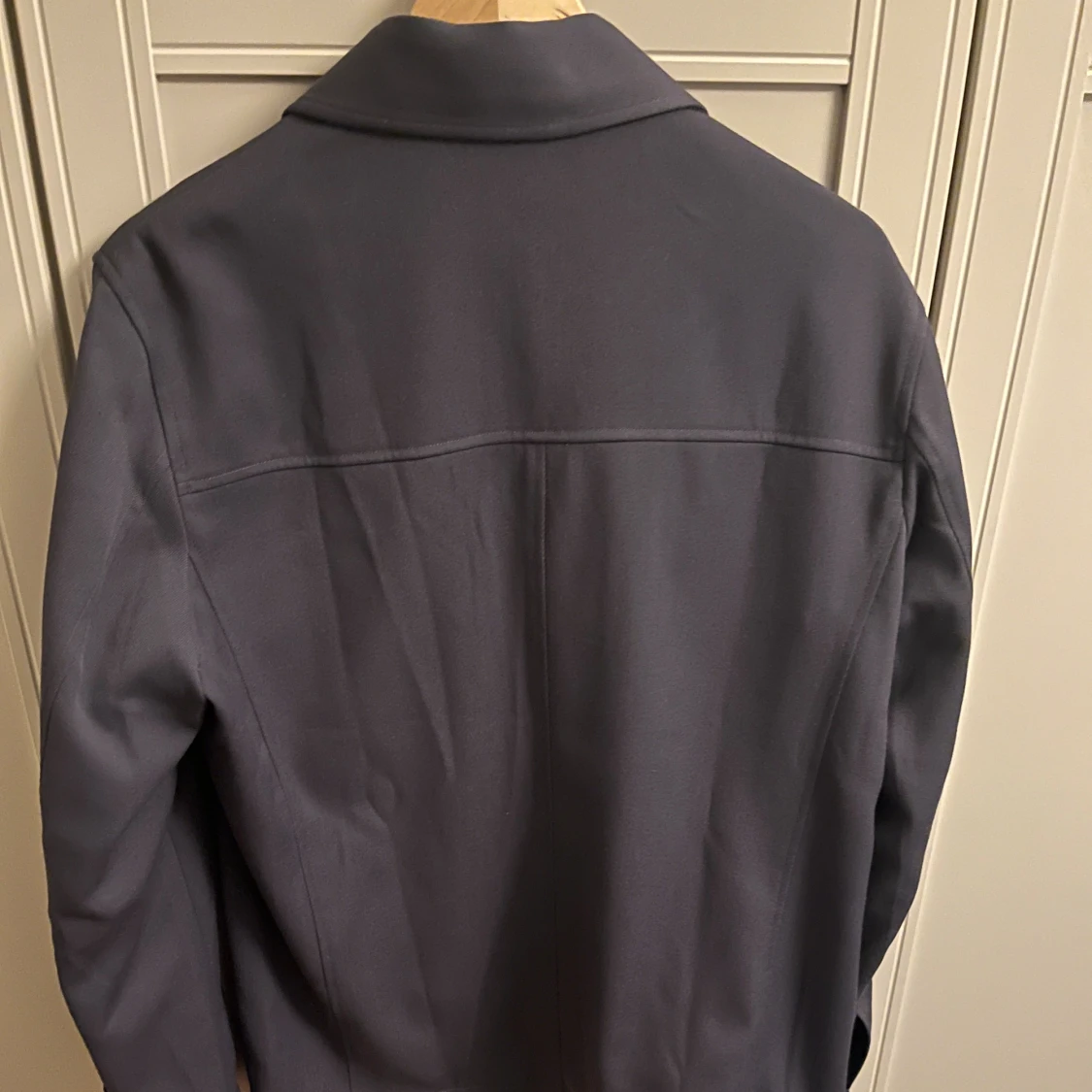 Mörkblå overshirt från HM  - 1