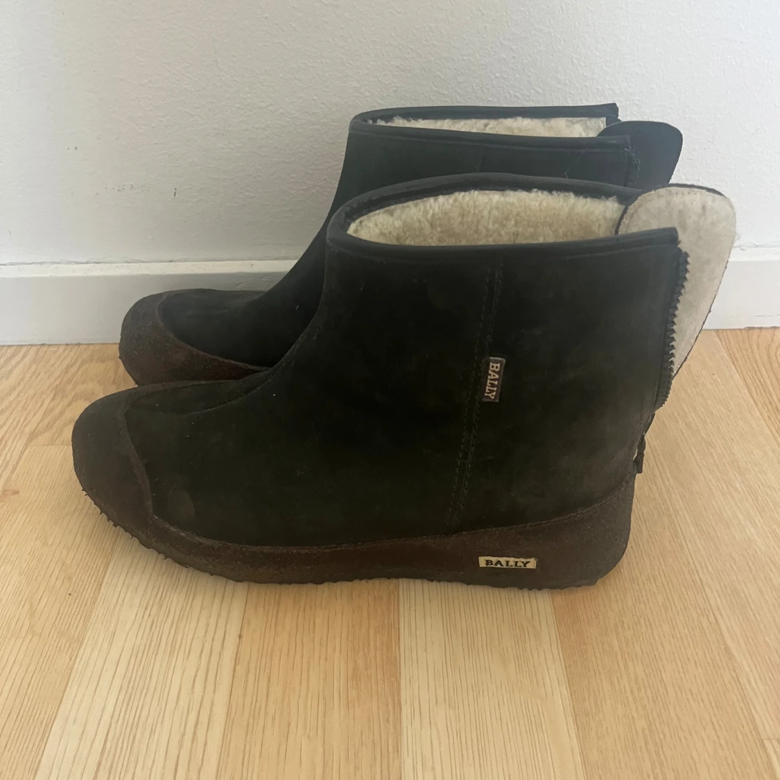 Svarta mockaboots från Bally