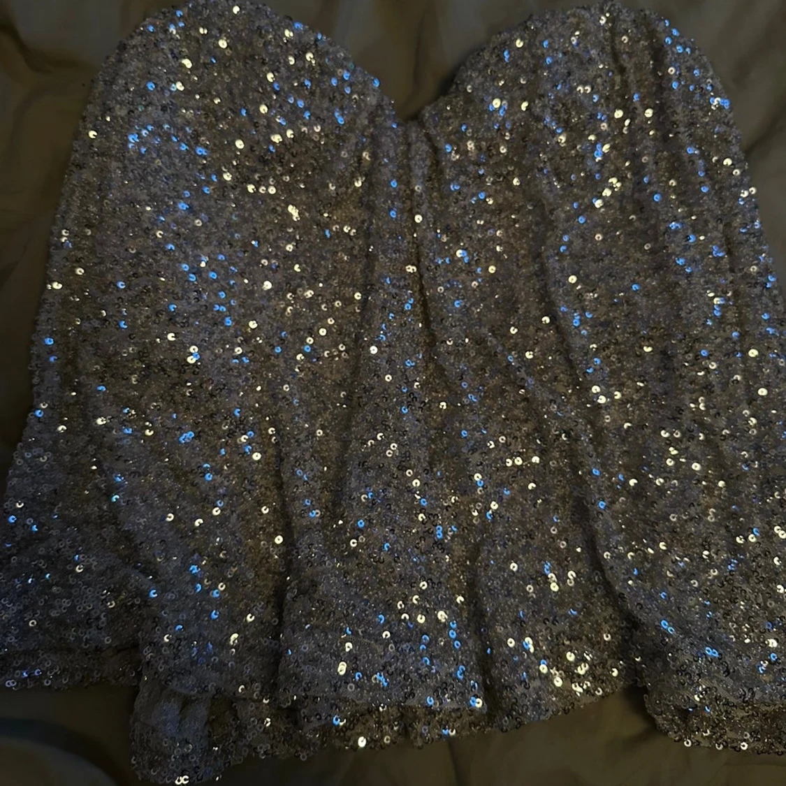 Glittrig silver tubtopp från Gina Tricot - 1