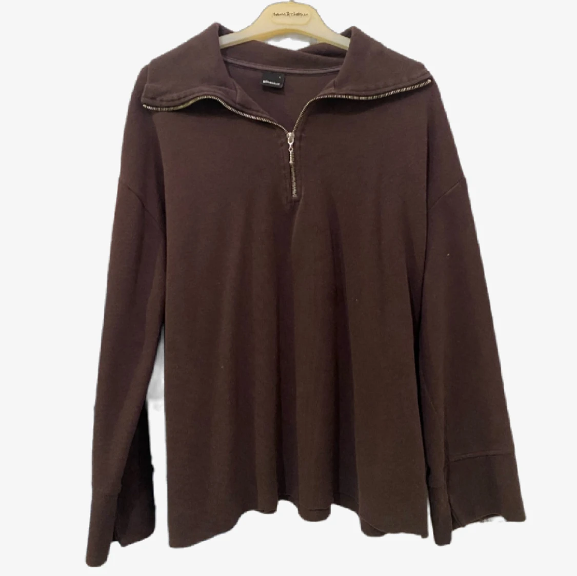 Brun långärmad tjocktröja