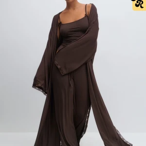 Loungewear soft robe (SÖKER DETTA SETT) - Hej! Har någon detta sett i storlek S? Köper jättegärna! Hör av er isåfall! 🥰🥹