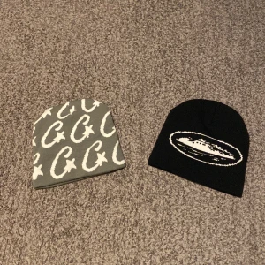 Corteiz mössor - Två nästan oanvända Corteiz mössor perfekt för vintern. Skriv om ni har frågor!