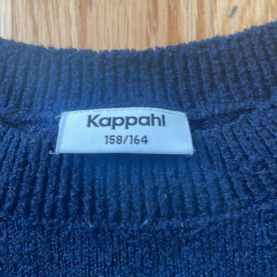 Mörkblå stickad tröja från Kappahl - 2