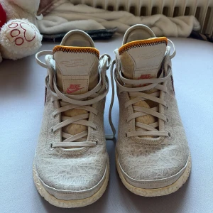 Nike basket skor - Nike basket skor och knäskydd 