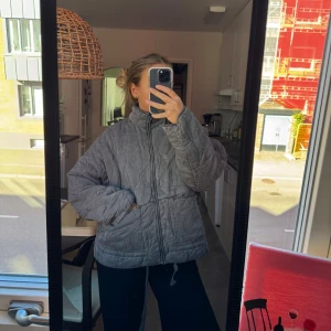 Jacka från zara - Superfin Jacka från Zara som inte längre används🩷