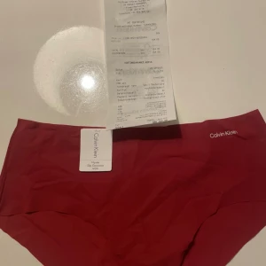 Trosor Calvin Klein  - Helt ny har inte använt den köpte på kvittot står det 28 sep på Calvin Klein köpte fel och säljer nu då