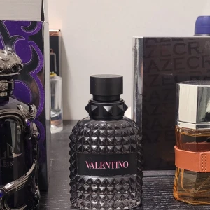Parfymer för byte. 1. Lataffa Habek män 2. Valentino born in Roma edt  3. Armaf craze  4. Zimaya Modhesh  5. Zimaya charisma  - Stilren parfym från Valentino med cool nitar-detalj på flaskan. Perfekt för dig som vill sticka ut och addera en lyxig touch till din samling.