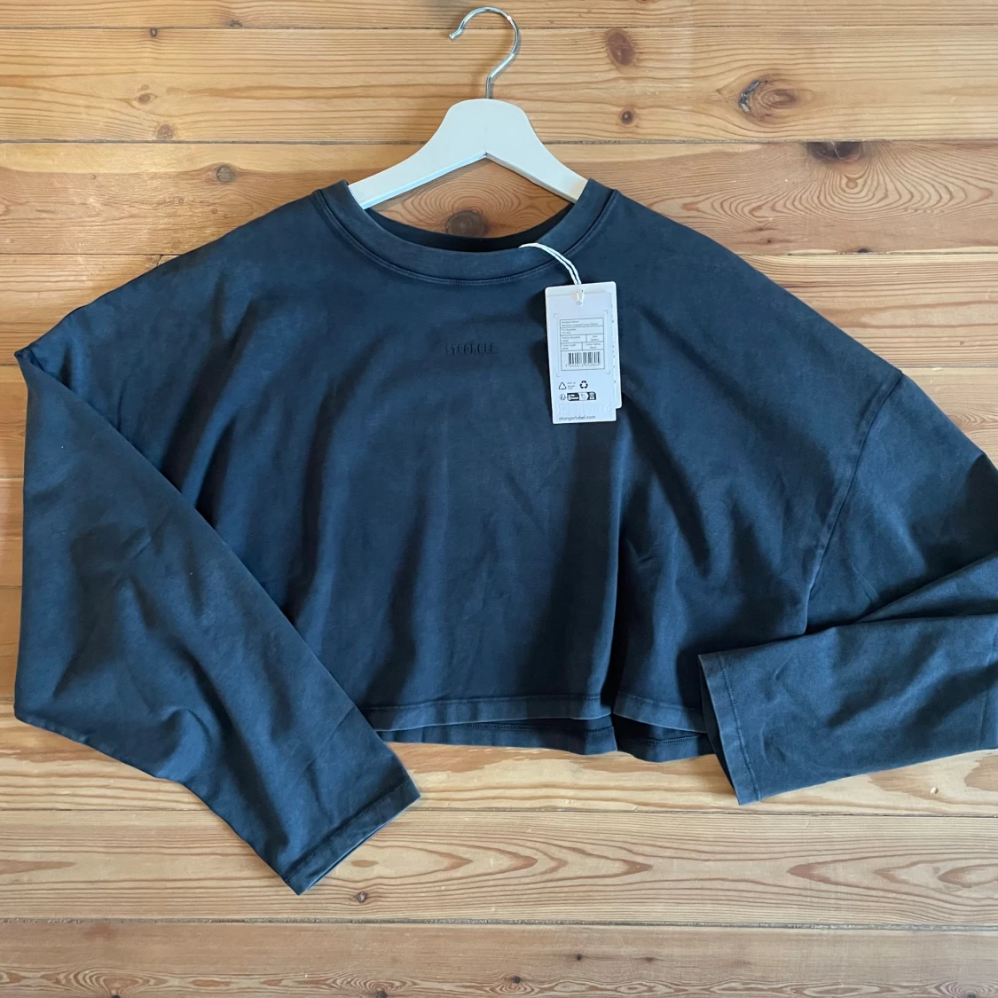 Croppad långärmad tröja Stronger  - 1