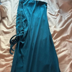 Långkjol - Snygg långkjol med en slits på sidan💗 endast använd 1 gång, köpt i Spanien!