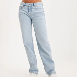 Lowwaist jeans  - Lågmidjade raka jeans🩷