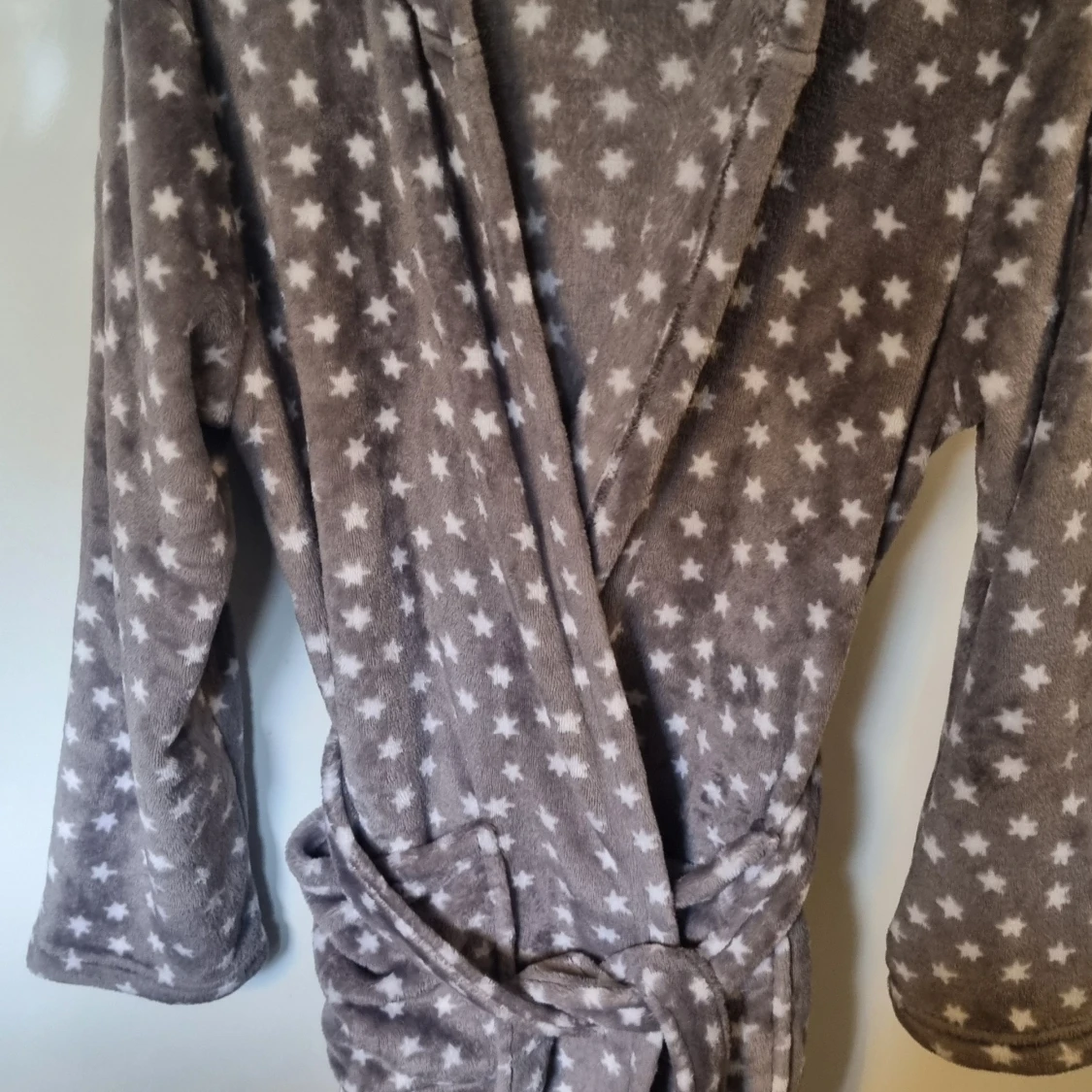 Grå morgonrock med stjärnor från Hemtex