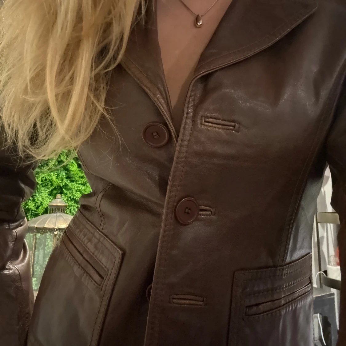 Brun skinnjacka från H&M med knappar - 1