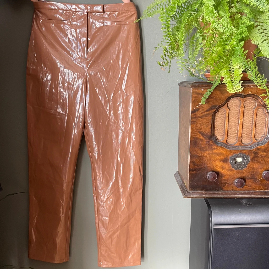 Bruna lackbyxor från & Other Stories