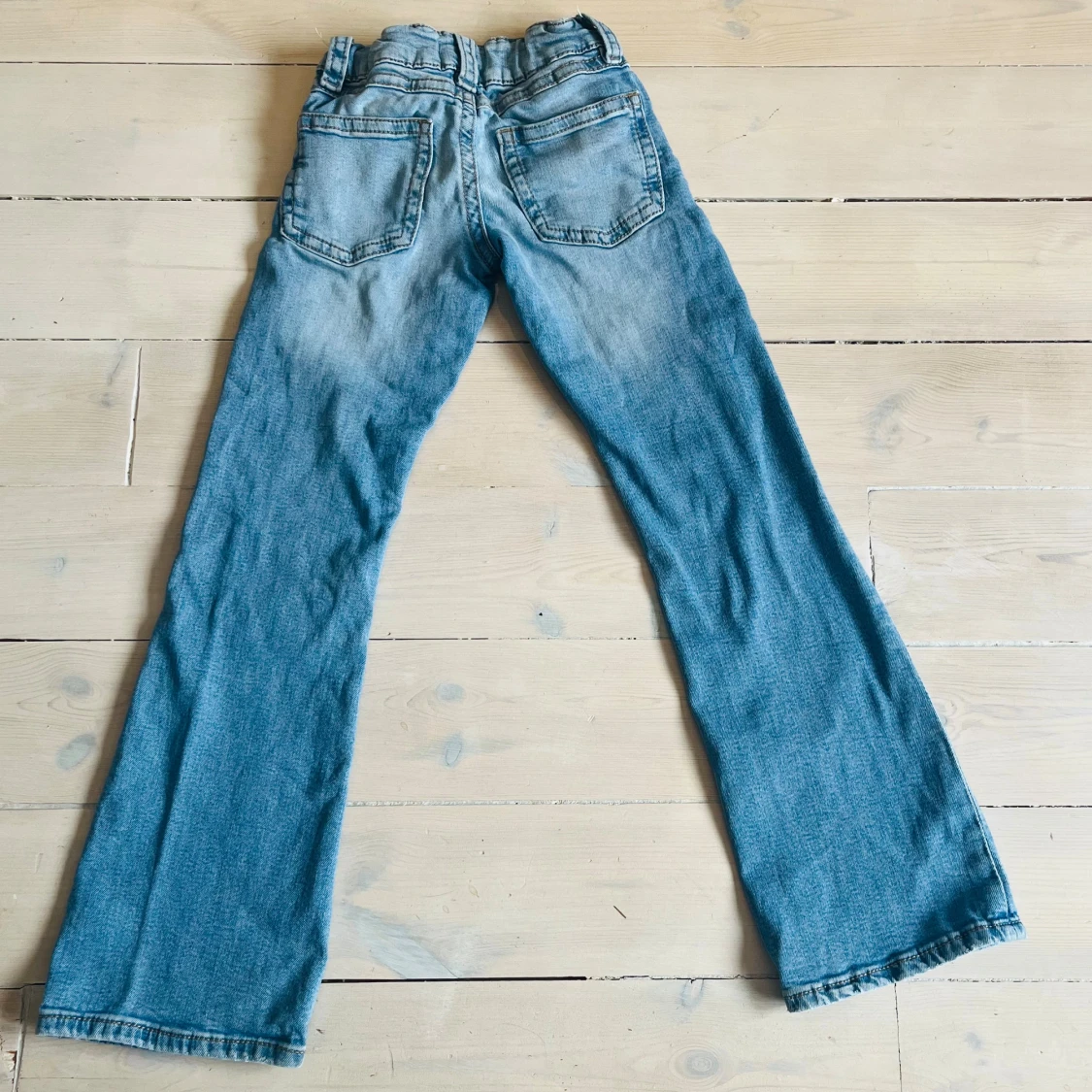Ljusblå bootcut jeans från Gina Tricot 146  - 1