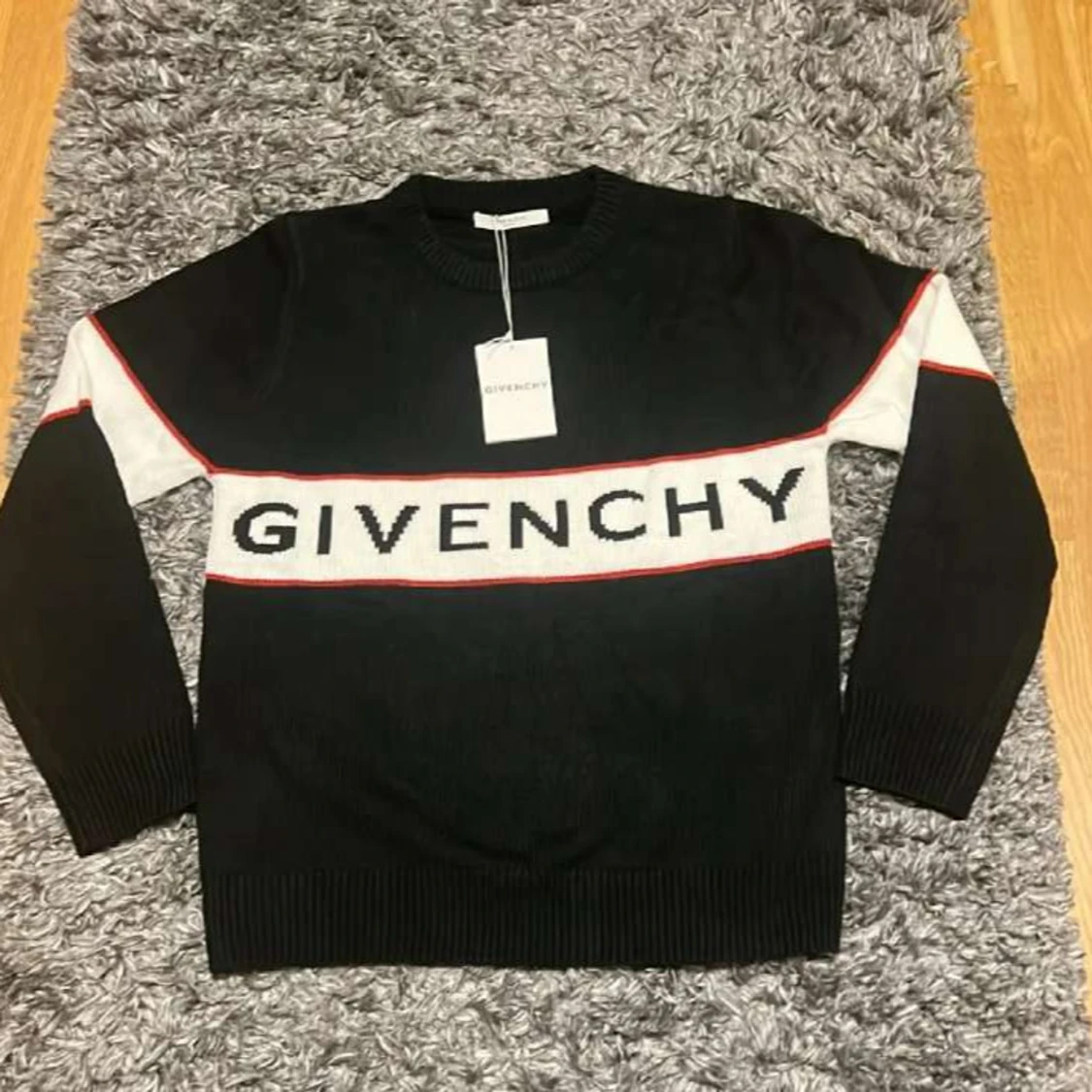 Svart stickad tröja från Givenchy