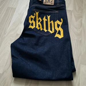 Sweet SKTBS //Big Skate//Jeans-ARCH - Helt nya Snygga blå jeans // Skriv för fler bilder och pris kan diskuteras vid snabb affär✅✅✅