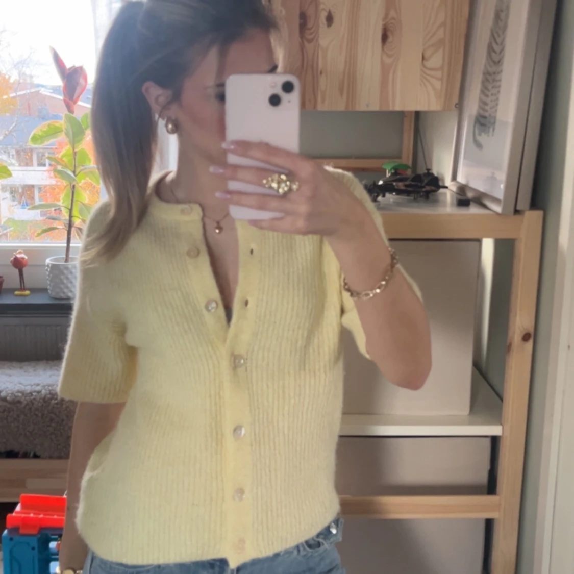 Ljusgul stickad kortärmad kofta - 1