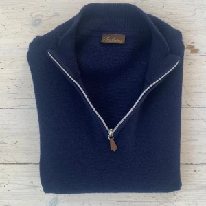 Stenströms zip up - Sjukt snygg och fräsch halfzip från Stenströms i 100% merinoull i mycket fint skick 🙌 Tröjan är i storlek XXL men passar nu som XS, skriv vid fråga 👍 🔥 