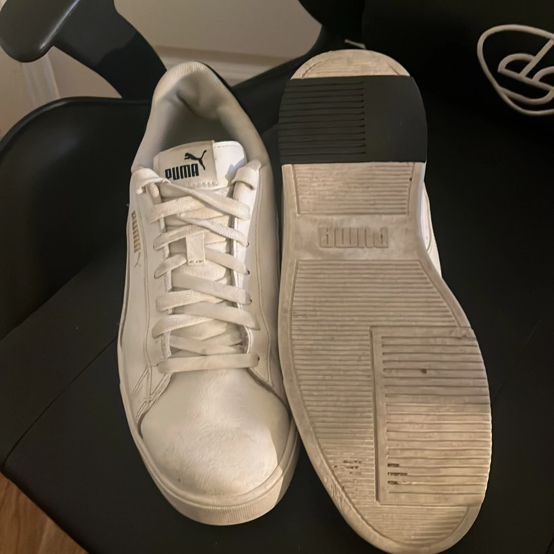 Vita Puma sneakers med svarta detaljer - 2