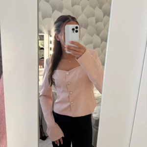 Ljusrosa kavaj - Kavaj med silver knappar, använd 1 gång