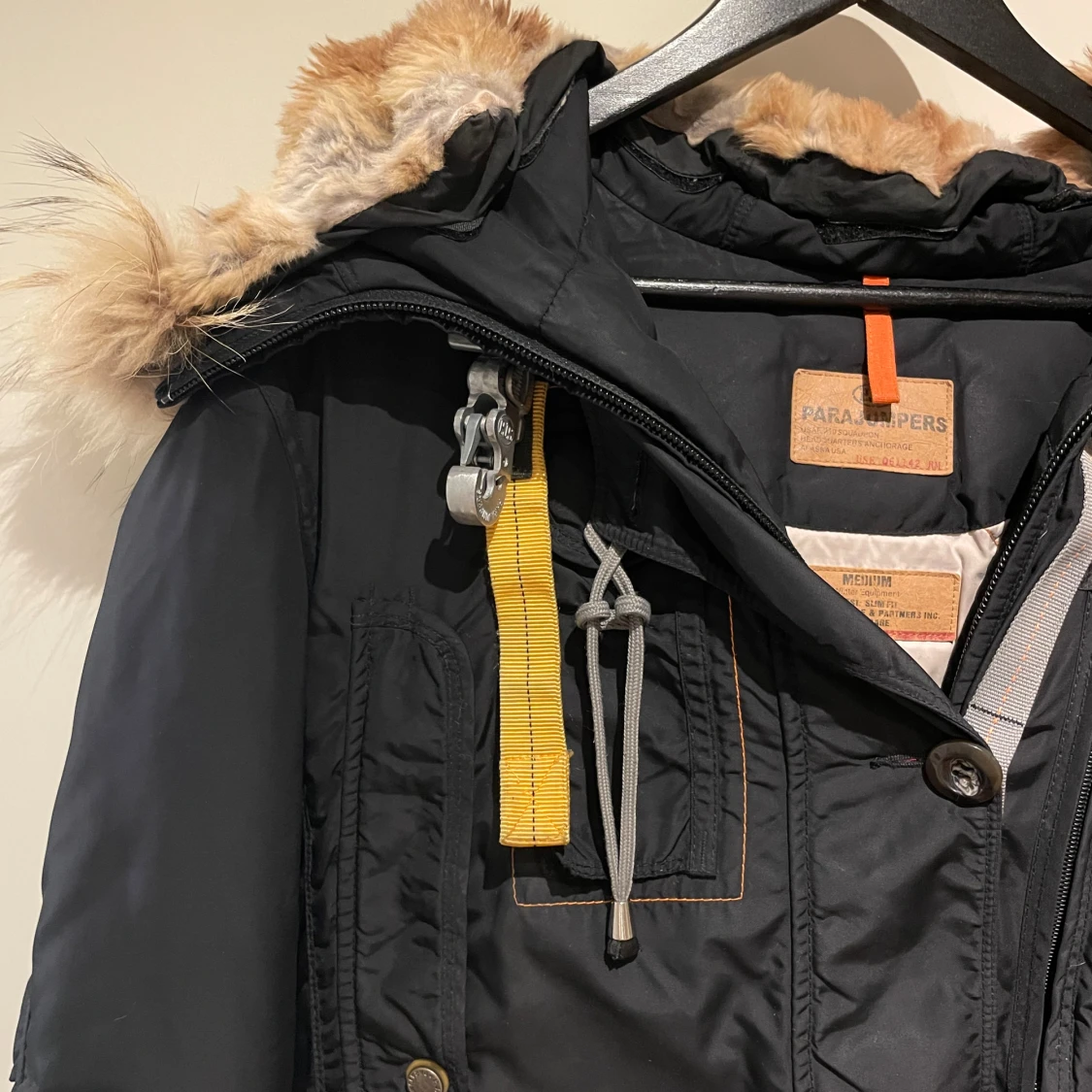 Svart Parajumpers parkajacka med päls - 1