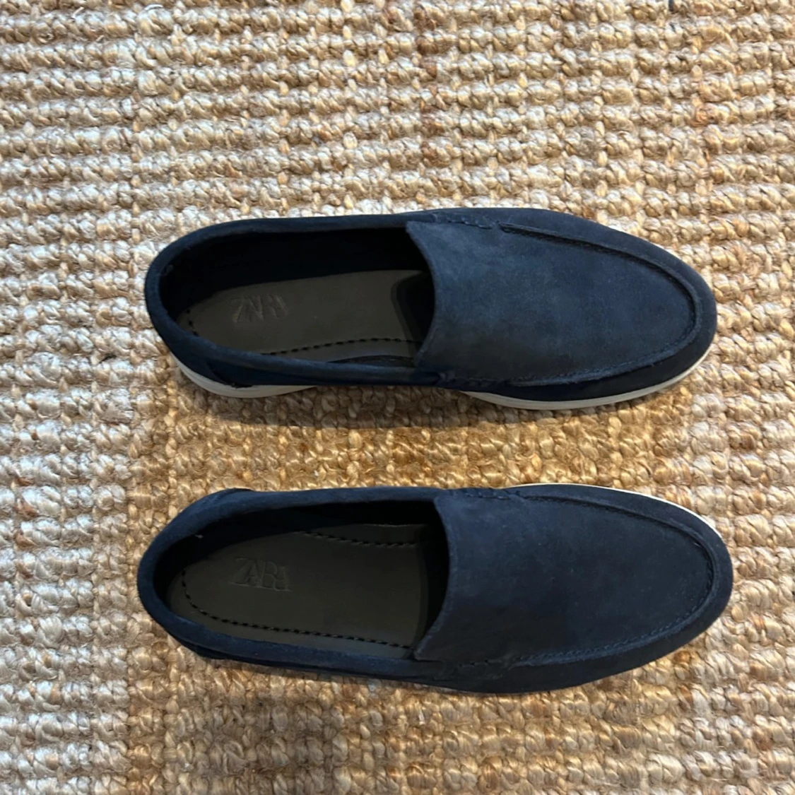 Marinblå loafers i mocka - 90