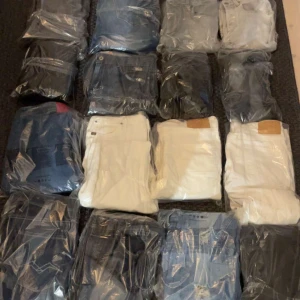 JEANS FLERTAL MÄRKEN - Jeans: Dondup, Replay, g-star, Hugo Boss, Jack and Jones etc. Skriv till mig om ni är intresserade så skickar jag fler bilder!📩‼️