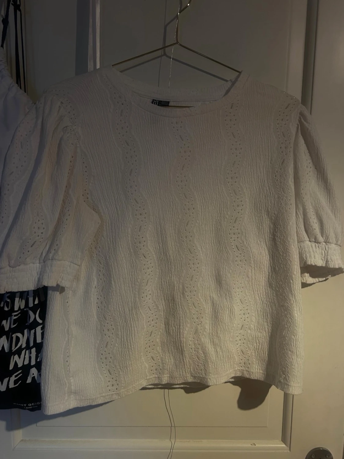 Vit blus med puffärm  - 2