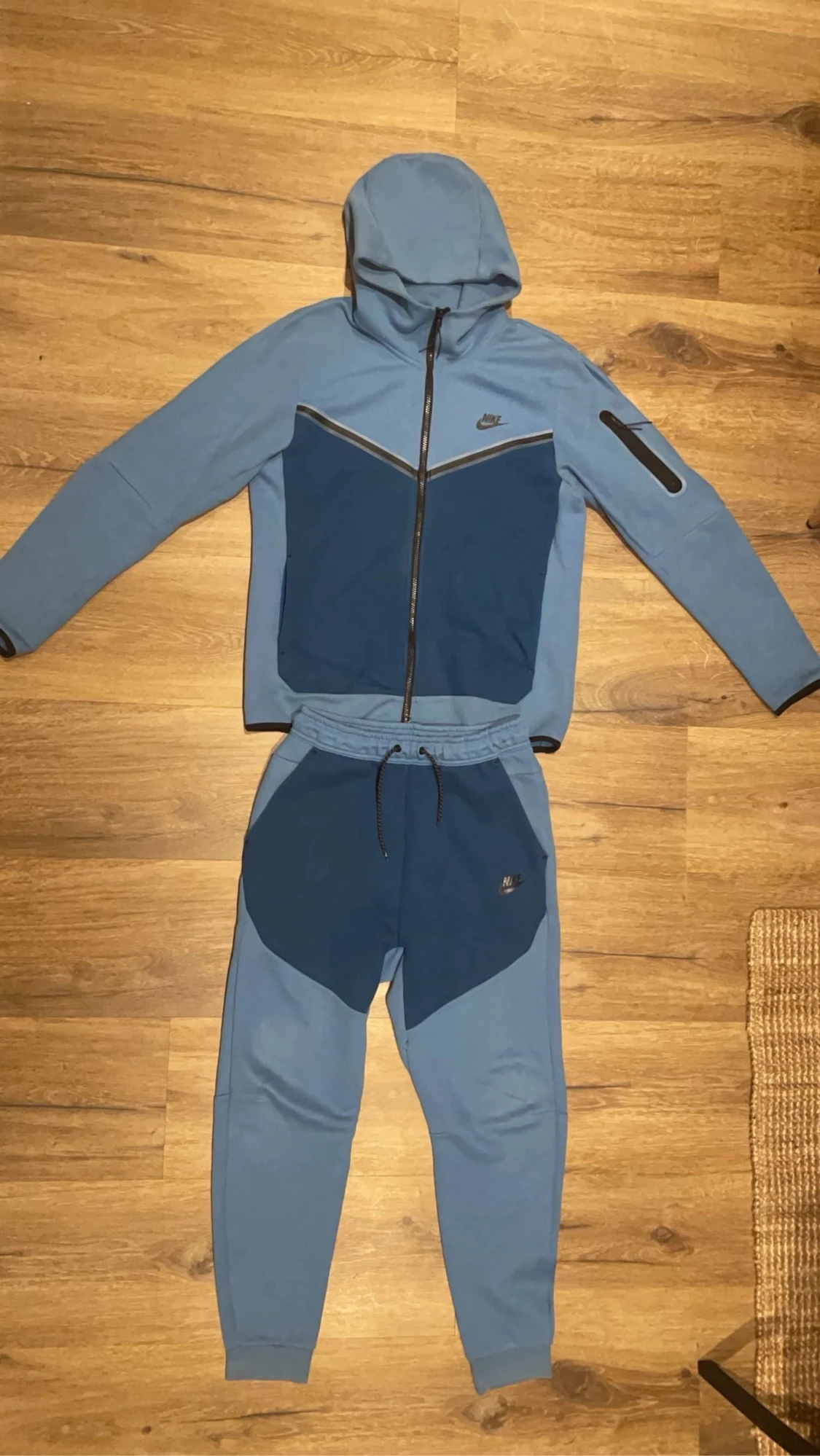 Nike Tech Fleece St M