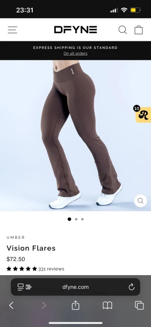 Bruna Vision Flares från DFYNE - Endast testade men har ett pyttelitet hål från hon som köpte de innan för de var för små för henne med ska sy det innan jag postar ej använda av mig heller! Snygga bruna Vision Flares från DFYNE med låg midja och utsvängda ben. Byxorna är i stretchigt, mjukt material och har en tight passform upptill som övergår i bootcut. Perfekta för dig som gillar en sportig och trendig look.