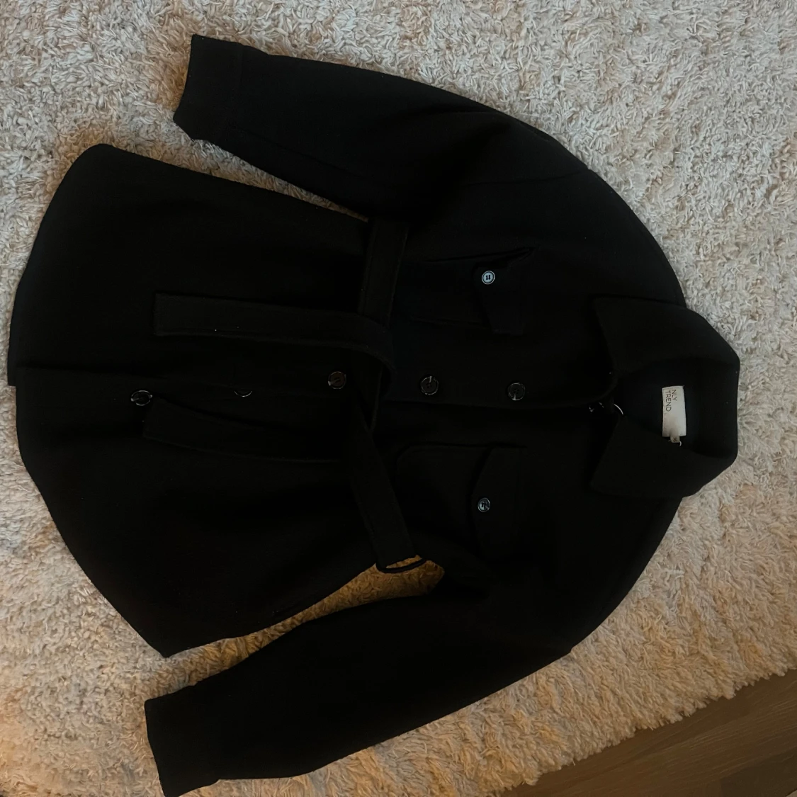 Svart overshirt från NLY Trend