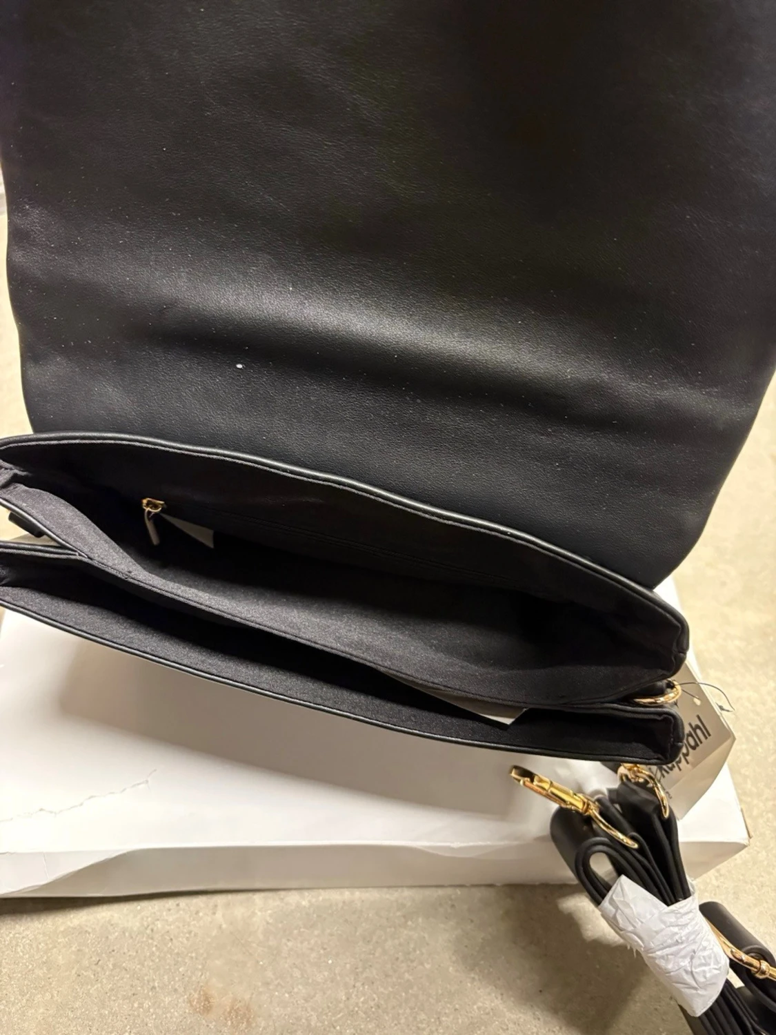 Svart axelväska från Kappahl