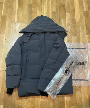 Canada Goose jacka - Helt ny Canada Goose Wyndham vinterjacka. Finns fler spännande artiklar på profilen!!